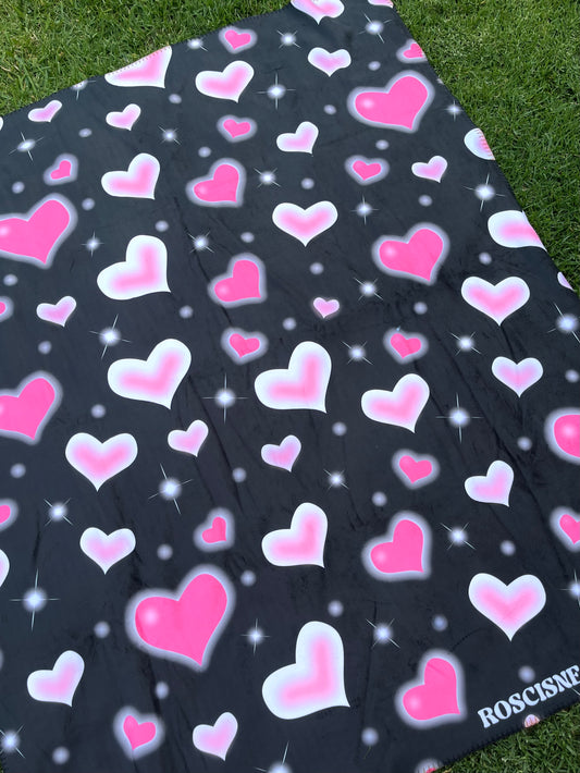 SHERPA black & pink airbrush hearts blanket